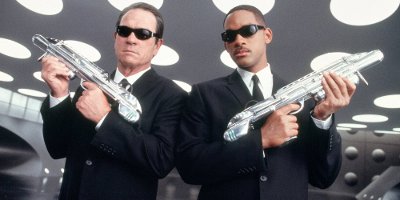 Tommy Lee Jones and Will Smith in Men in Black 2